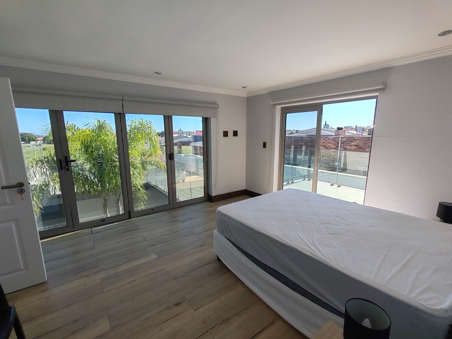 7 Bedroom Property for Sale in Perlemoenbaai Western Cape